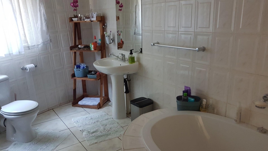 6 Bedroom Property for Sale in Cashan North West